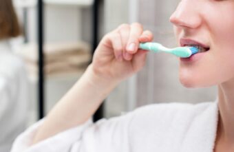 Жителям Тверской области рассказали, чем опасна зубная паста