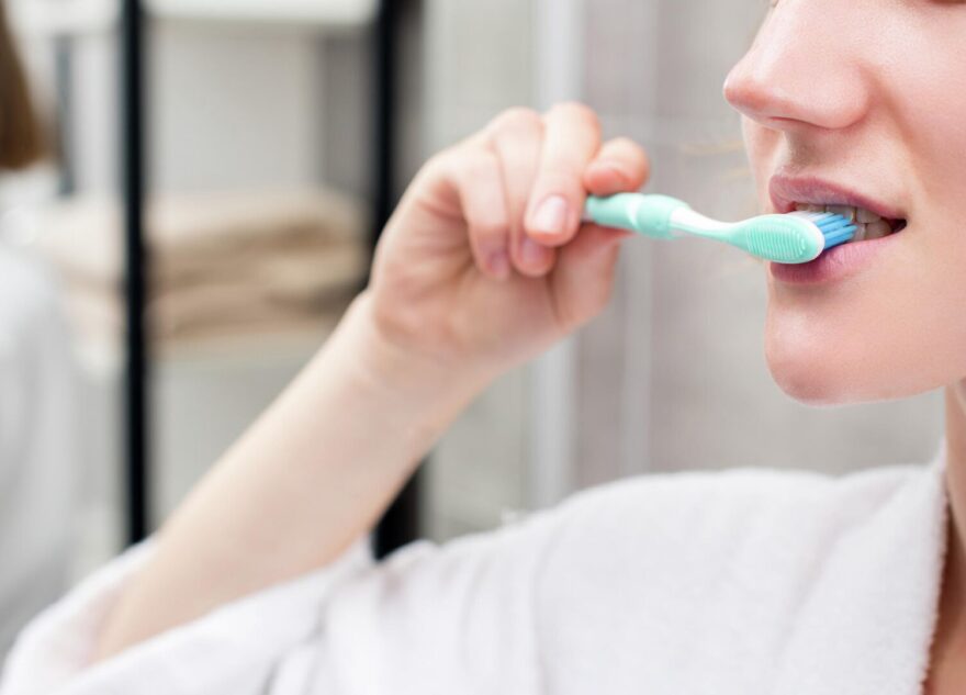 Жителям Тверской области рассказали, чем опасна зубная паста