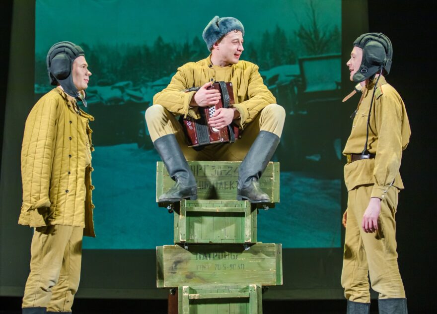 Тверской театр драмы показал в Москве спектакль в поддержку российских военнослужащих