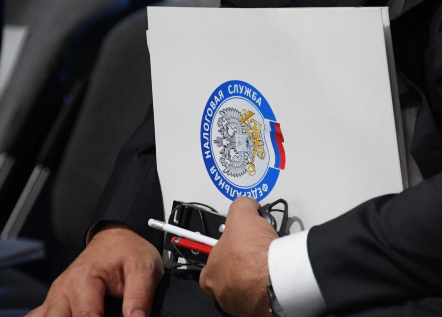 Стало известно, как мошенники обманывают россиян под видом налоговой