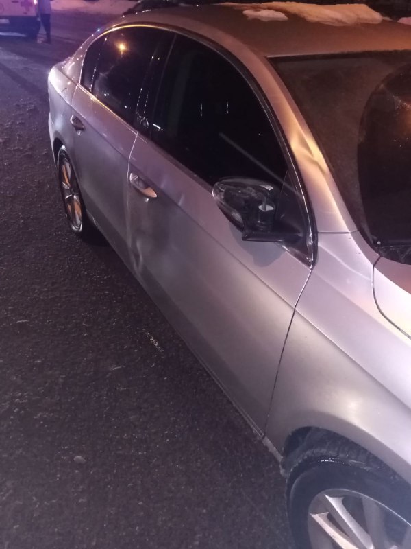 В Твери велосипедист въехал в дверь автомобиля