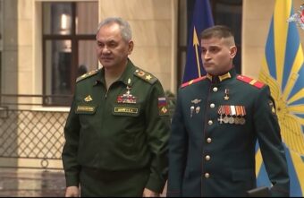 Сергей Шойгу наградил бойца из Тверской области "Золотой Звездой" Героя России