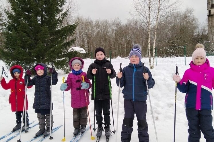Школьники Андреапольского округа устроили лыжный забег и обучились «функциональной грамотности»
