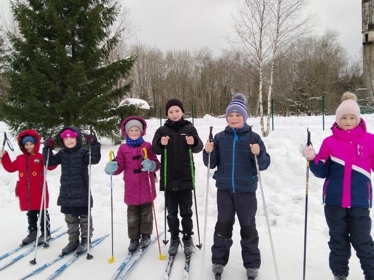 Школьники Андреапольского округа устроили лыжный забег и обучились «функциональной грамотности»