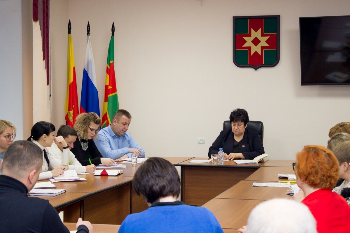 В Лихославле обсудили ремонт дорог, безопасность и благоустройство