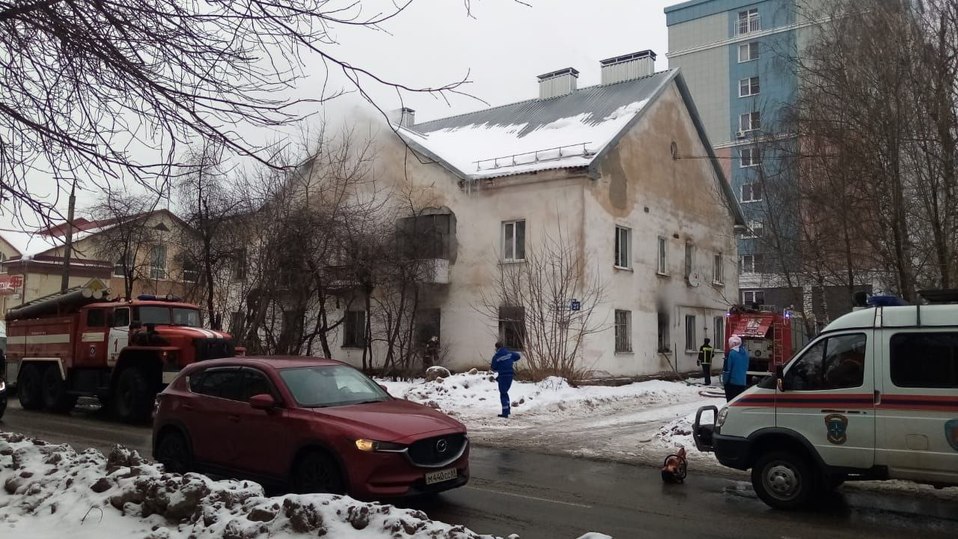 В Твери во время пожара в квартире пострадали два человека