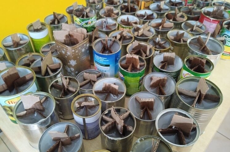 Учащиеся поселка Оленино изготовили окопные свечи для мобилизованных земляков