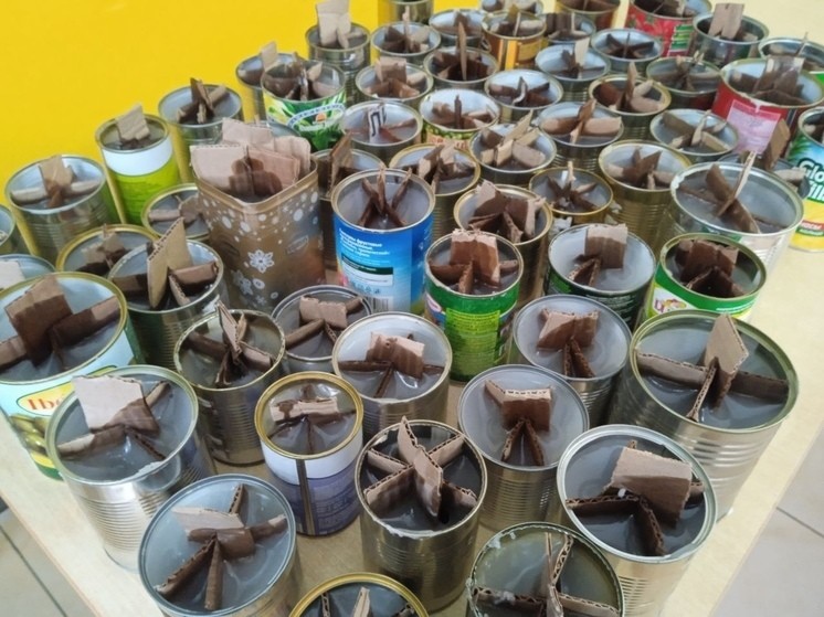 Учащиеся поселка Оленино изготовили окопные свечи для мобилизованных земляков