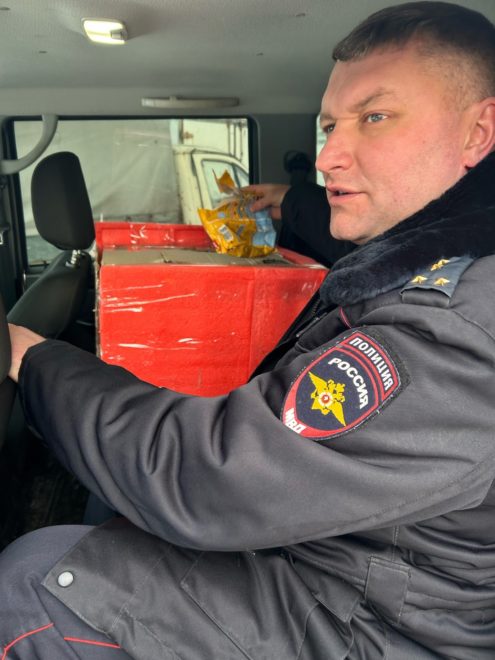 Последний щенок, которого спасли полицейские в Тверской области, отправляется в большой дом