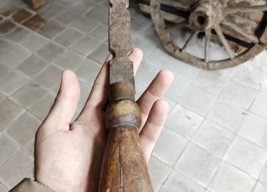 Музею гвоздарей под Тверью подарили загадочный экспонат Музею гвоздарей под Тверью подарили загадочный экспонат