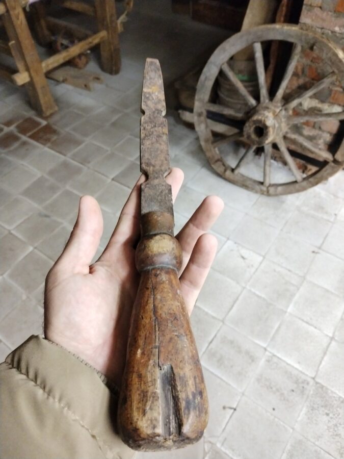 Музею гвоздарей под Тверью подарили загадочный экспонат