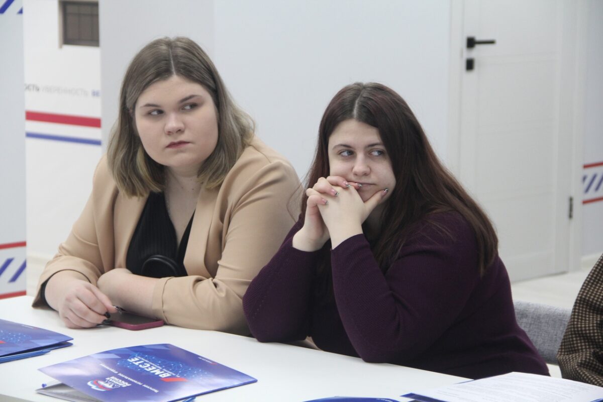 Депутаты Тверской городской Думы провели встречу с активистами добровольческих организаций и Молодежной палаты