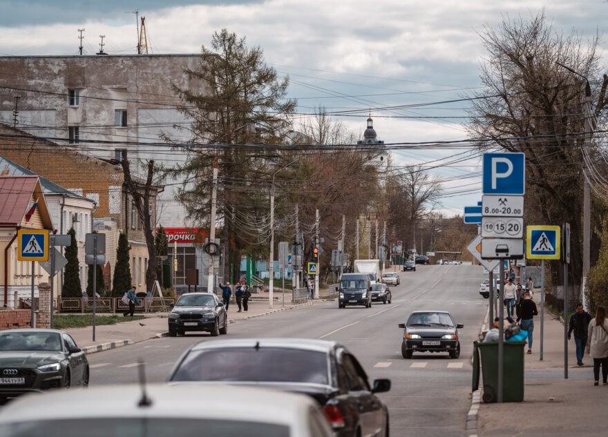 Россияне массово решили отложить покупку новых автомобилей
