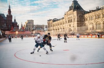 Тверские хоккеисты вновь сыграли на ГУМ-катке на Красной площади