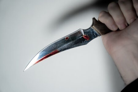 В Тверской области мужчина напал с ножом на друга в бане