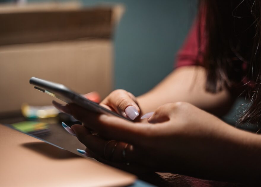 Клиенты Tele2 могут купить смартфон ко Дню всех влюбленных за полцены