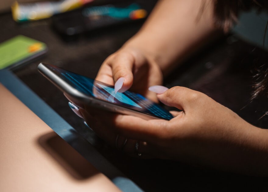 В Роскачестве рассказали. как не заболеть от смартфона