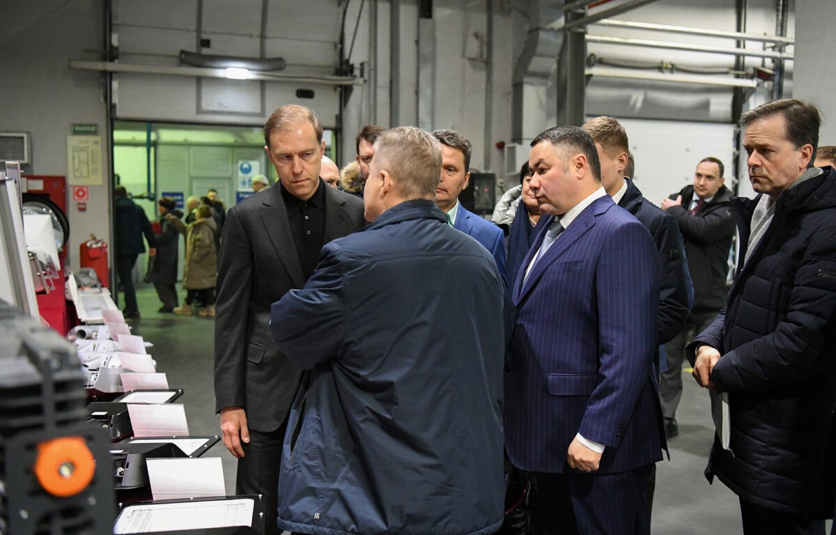 Денис Мантуров, Игорь Руденя и Георгий Боос посетили завод «Светотехника» в Тверской области