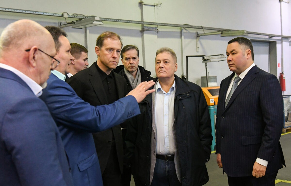 Денис Мантуров, Игорь Руденя и Георгий Боос посетили завод «Светотехника» в Тверской области