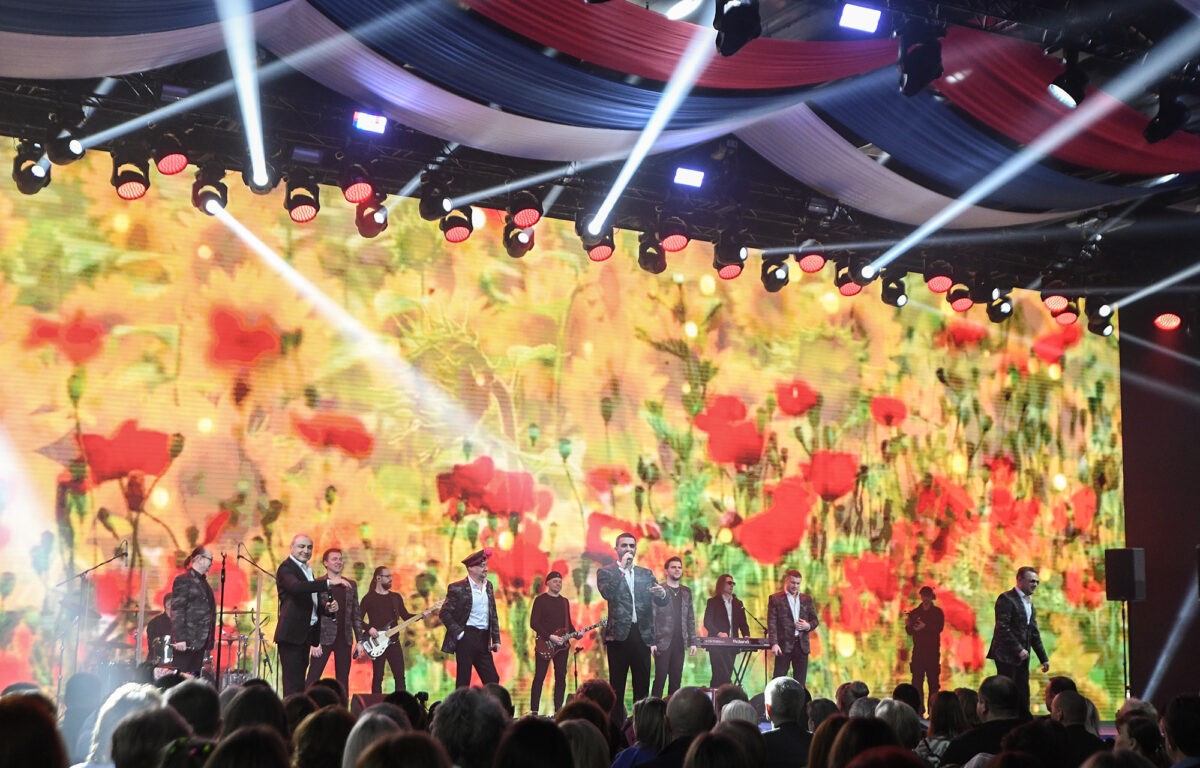 В Твери защитников Отечества с праздником поздравил Хор Турецкого