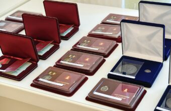 Игорь Руденя накануне Дня защитника Отечества вручил государственные и региональные награды жителям Тверской области