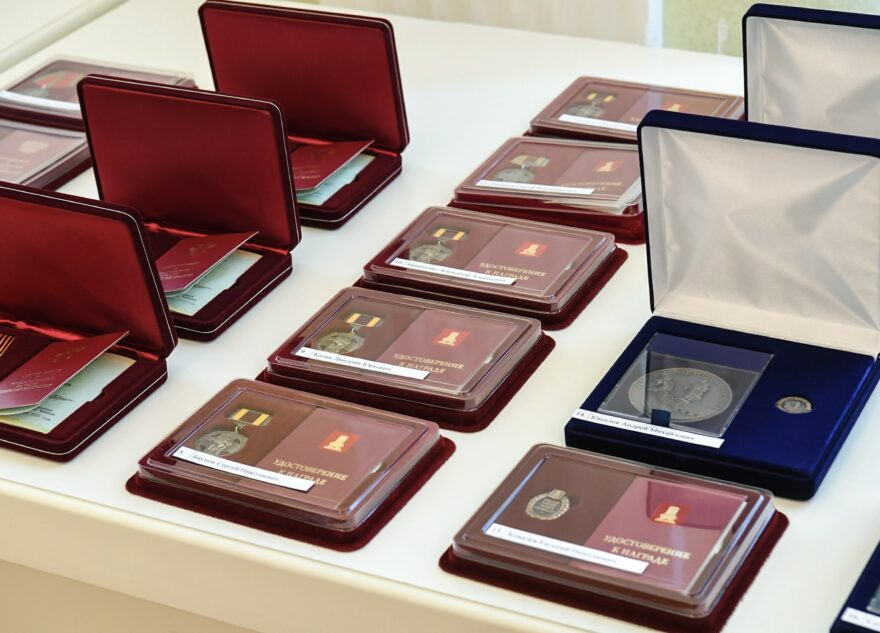 Игорь Руденя накануне Дня защитника Отечества вручил государственные и региональные награды жителям Тверской области