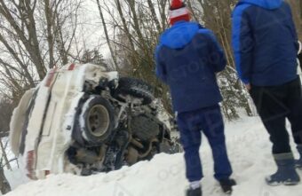 Под Тверью легковушка съехала в кювет