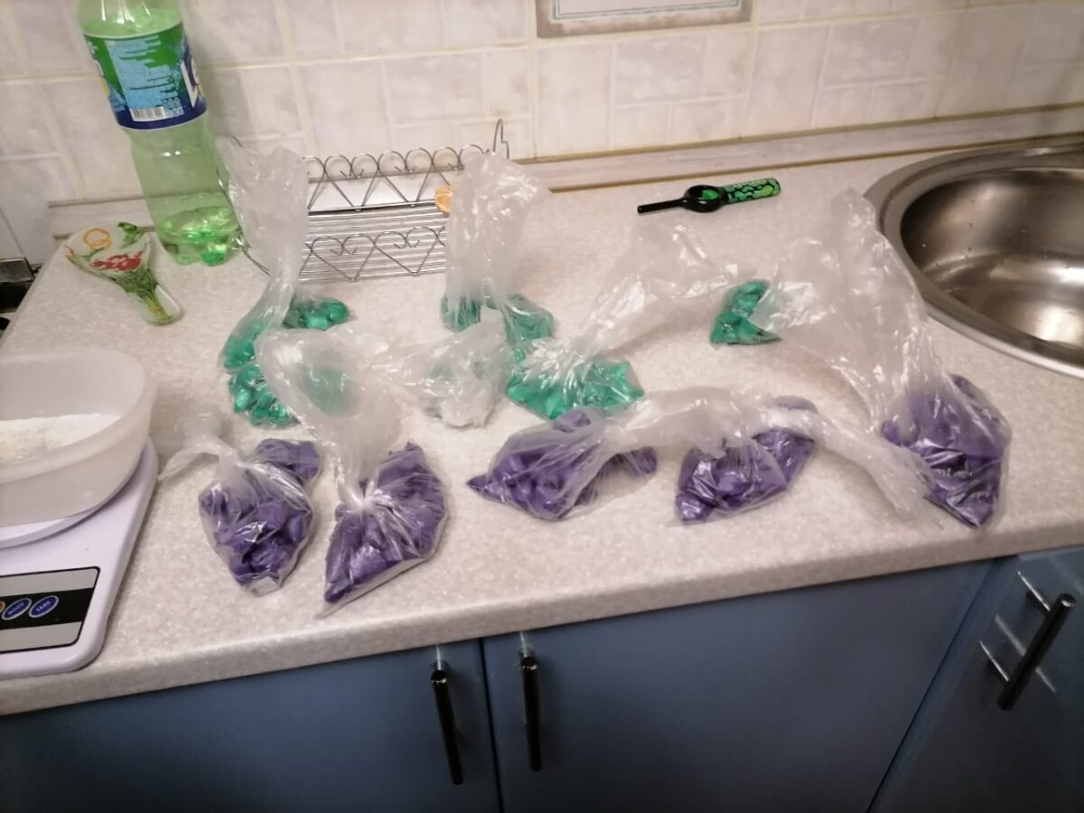 В Твери транспортные полицейские задержали ОПГ, которая занималась сбытом наркотиков