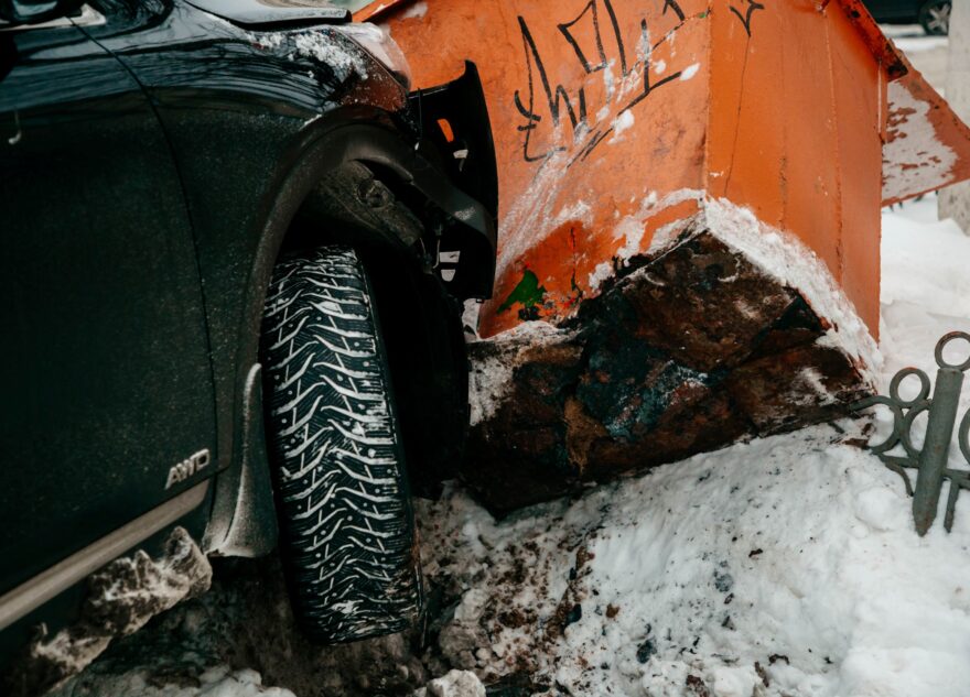 Водителям, разбившим свои машины, разрешили выпить после аварии