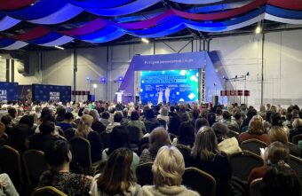 Больше 600 педагогов и родителей Твери посетили родительское собрание Больше 600 педагогов и родителей Твери посетили родительское собрание