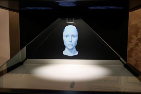 Мошенники начали звонить жителям Тверской области от имени их начальников