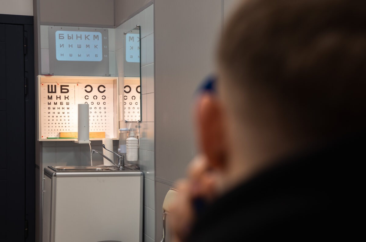 Врач рассказала людям с близорукостью, как не ослепнуть полностью