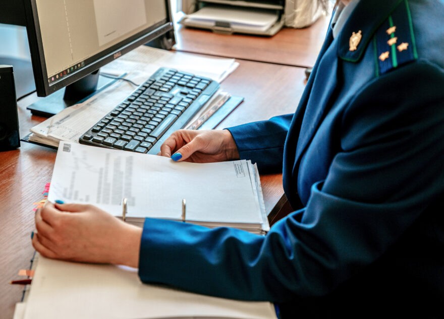 Жительница Тверской области «достучалась» до соседа и получила штраф