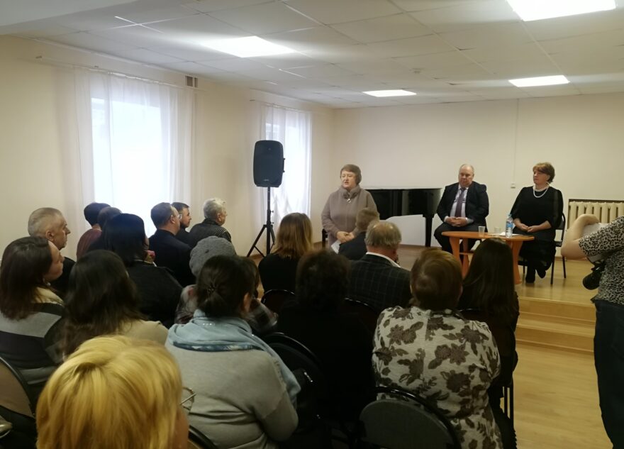 Глава Вышневолоцкого округа провела с жителями деловую встречу