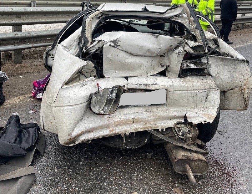 Фура "догнала" легковушку в Тверской области, три человека пострадали