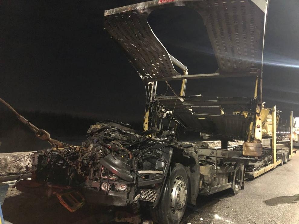 Два грузовых автомобиля столкнулись в Тверской области, есть пострадавший