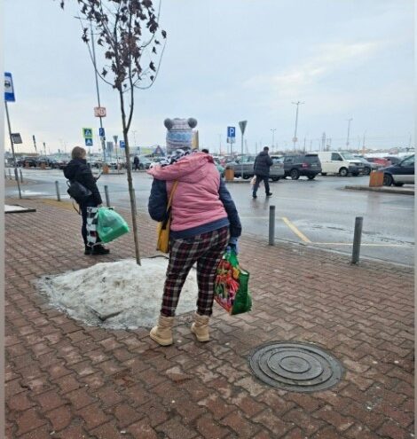 В Твери на посетительницу ТЦ напала женщина с пакетом