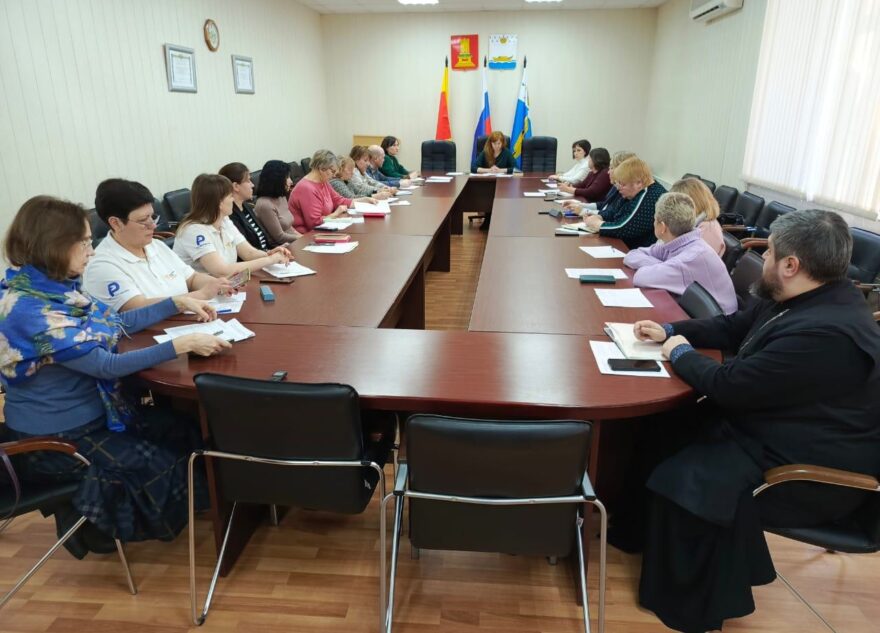 Роль волонтёров в патриотическом воспитании граждан обсудили в Вышнем Волочке