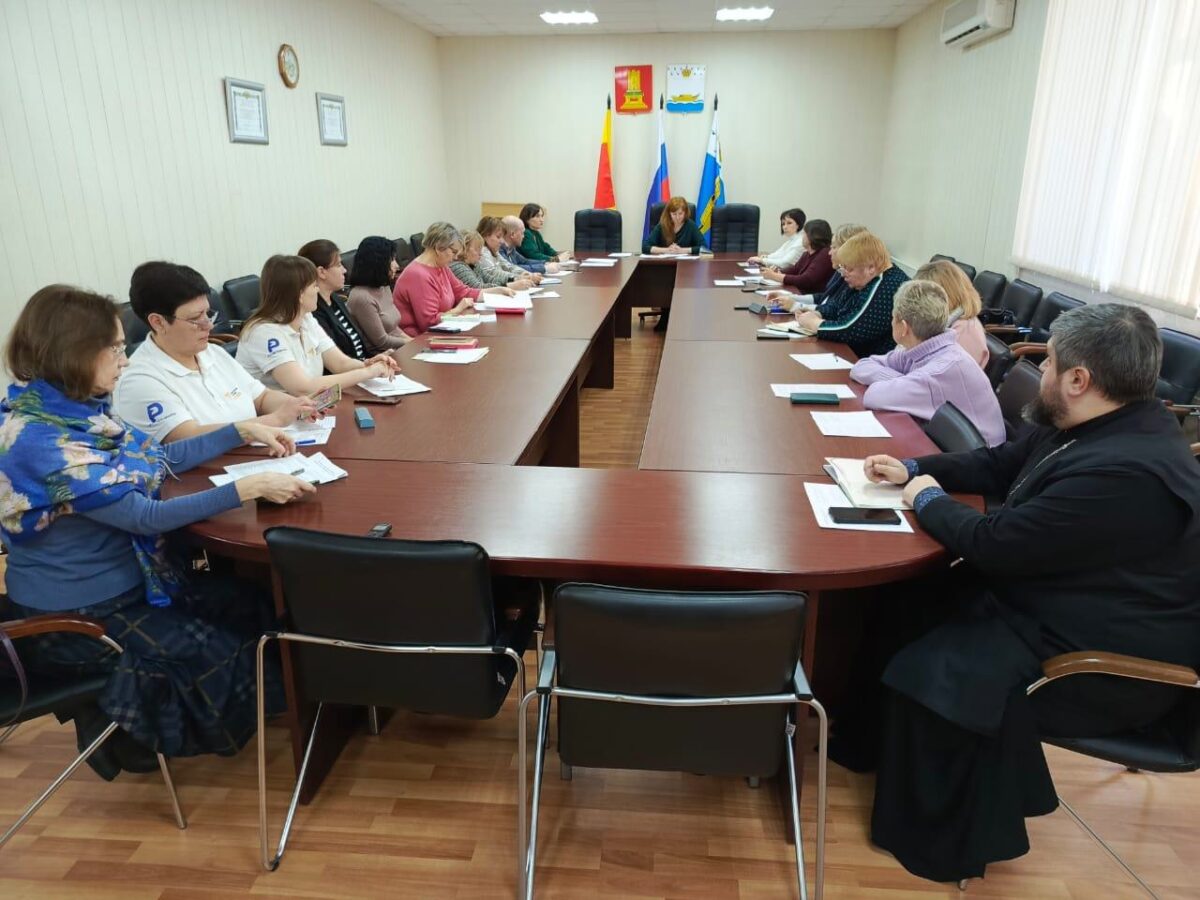 Роль волонтёров в патриотическом воспитании граждан обсудили в Вышнем Волочке