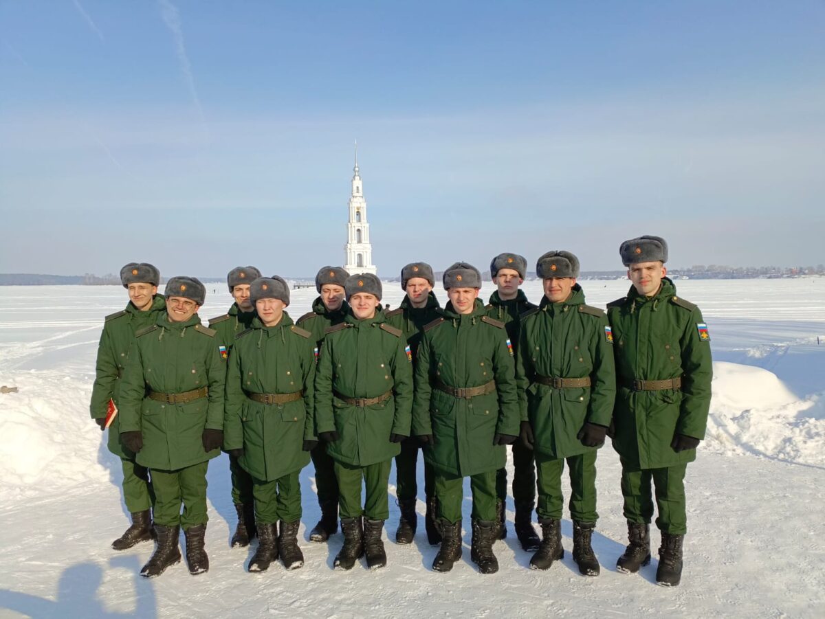 Для калязинских срочников провели экскурсию и концерт