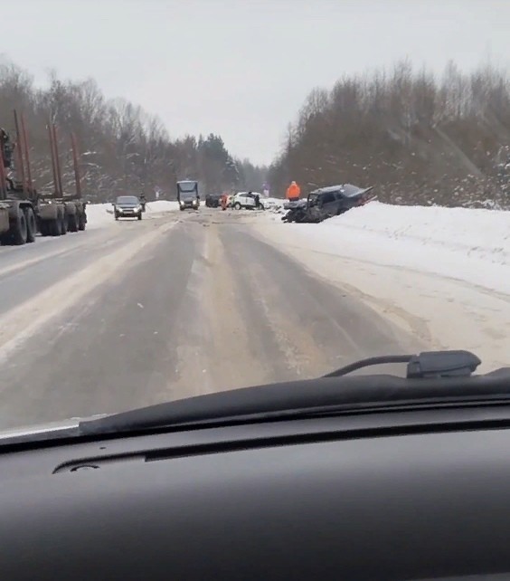 Утром в Тверской области произошла страшная авария с участием грузовика