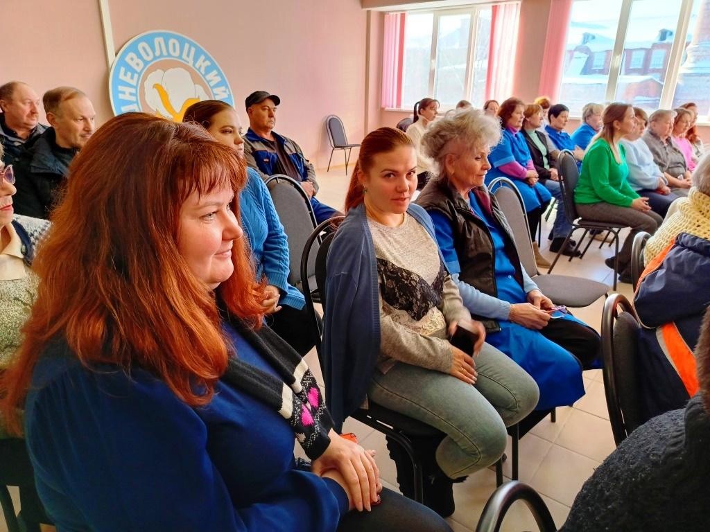 Глава Вышневолоцкого округа встретилась с трудовым коллективом хлопчато-бумажного комбината