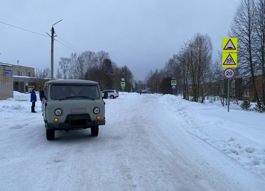70-летняя женщина попала под колёса УАЗа в Тверской области