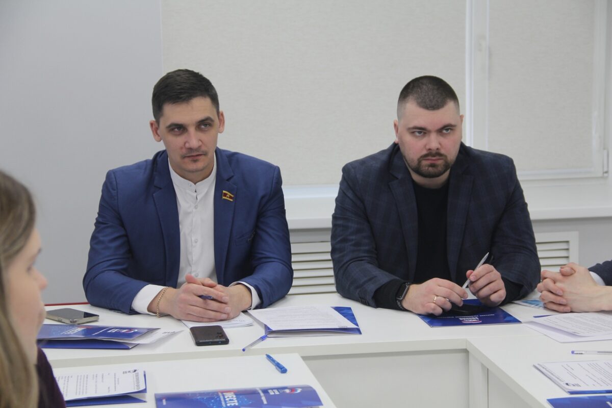 Депутаты Тверской городской Думы провели встречу с активистами добровольческих организаций и Молодежной палаты