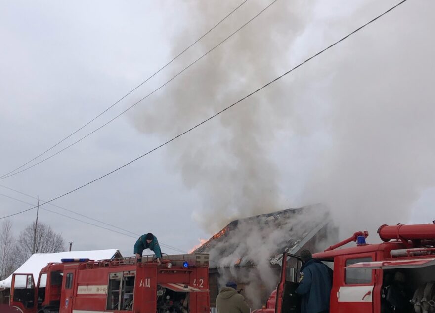 В Нелидове Тверской области загорелся жилой дом