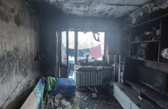 В Тверской области загорелась квартира, в которой находились маленькие дети