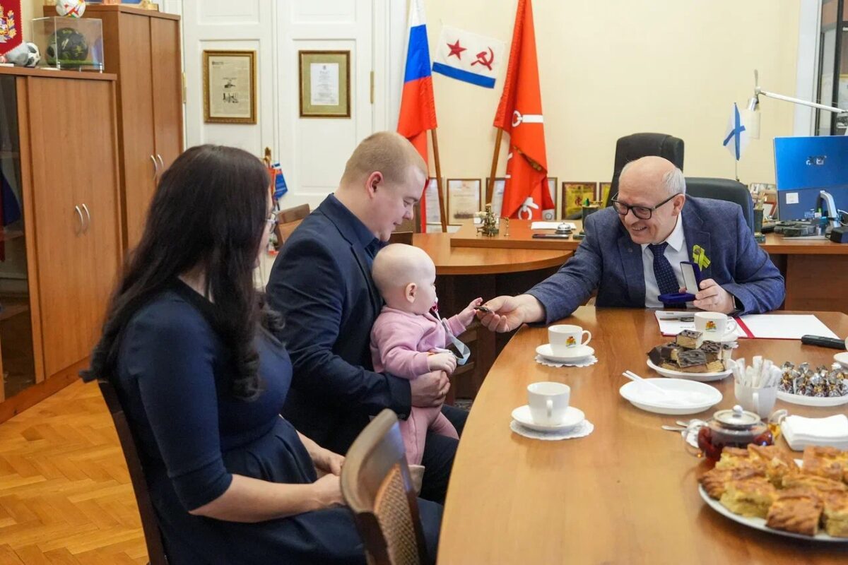 Жителю Тверской области передали награду родственника – героя Великой Отечественной войны