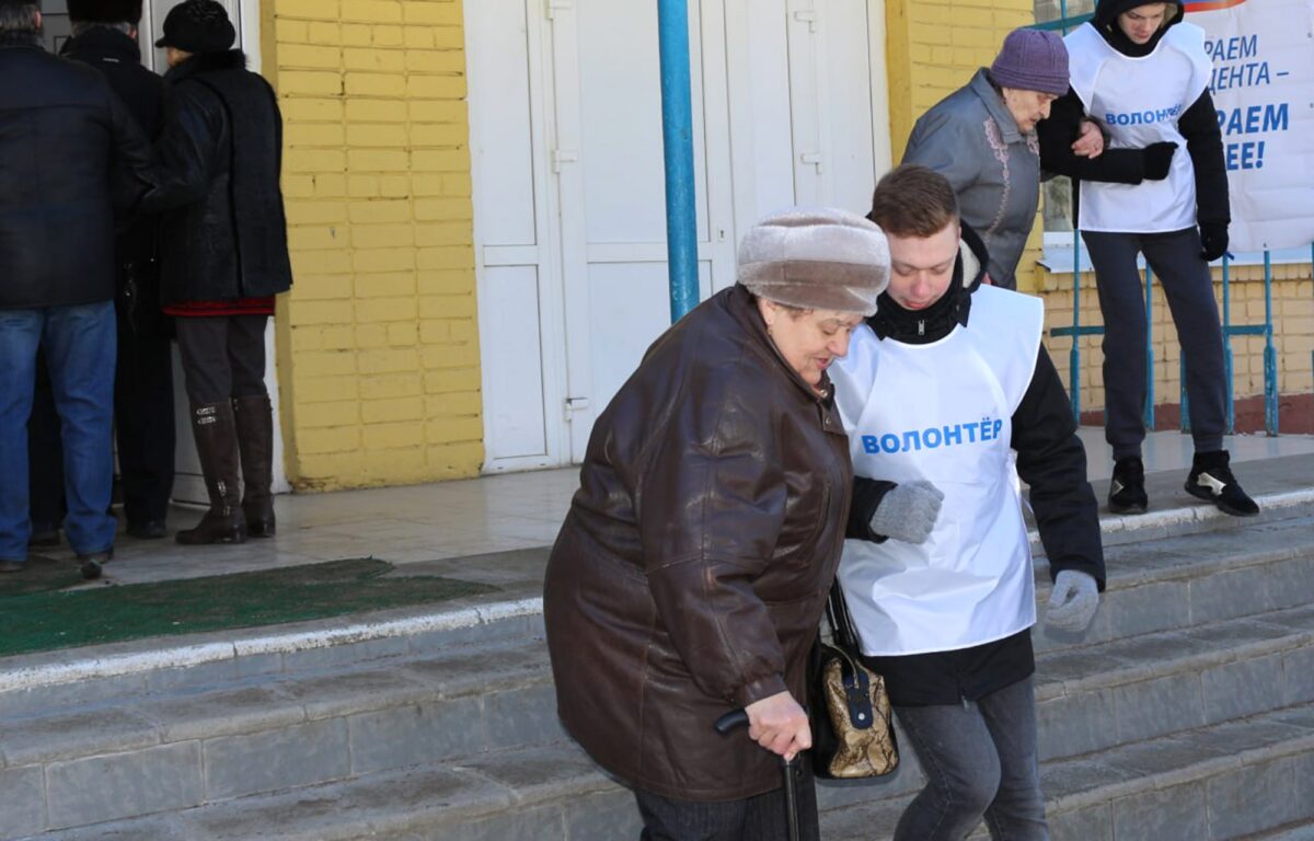 Молодые волонтёры будут помогать маломобильным жителям Тверской области на избирательных участках на выборах Президента РФ