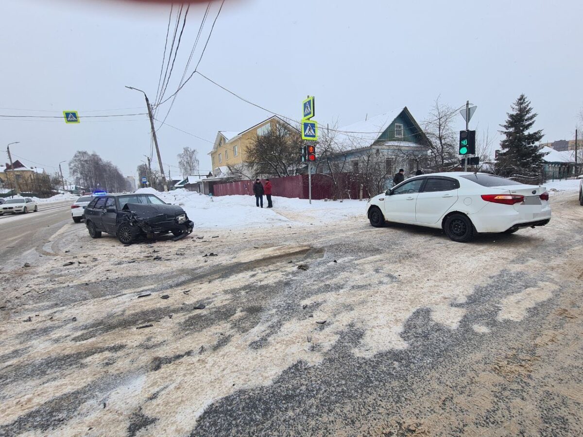 В Твери на перекрестке произошла серьезная авария | ТОП Тверь новости