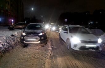 В Твери на дороге иномарка сбила женщину В Твери на дороге иномарка сбила женщину